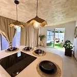 Apartamento In - Relaxing Pool-front, Private Terrace & Pool Access, South Tenerife *