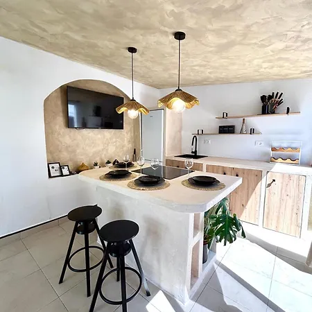 Apartment In - Relaxing Pool-front, Private Terrace & Pool Access, South Tenerife Arona (Tenerife)