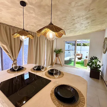 아파트 In - Relaxing Pool-front, Private Terrace & Pool Access, South Tenerife *