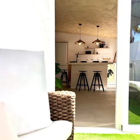 In - Relaxing Pool-front, Private Terrace & Pool Access, South Tenerife 아파트