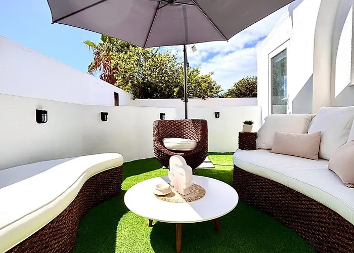 In - Relaxing Pool-front, Private Terrace & Pool Access, South Tenerife 阿罗纳