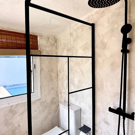 아파트 In - Relaxing Pool-front, Private Terrace & Pool Access, South Tenerife 아로나